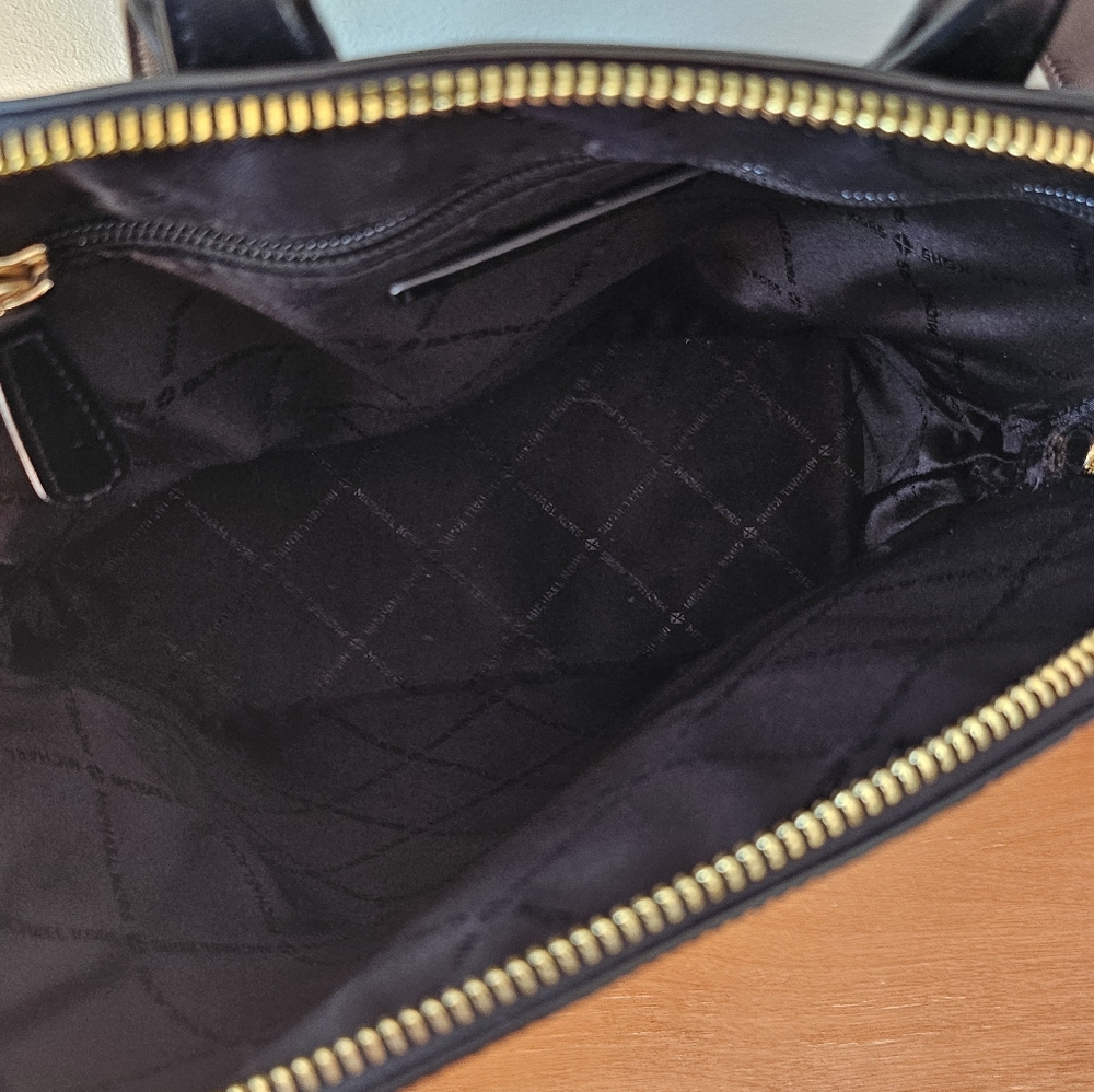 Michael Kors Embossed Cindy LG Backpack - Picture 8 of 10